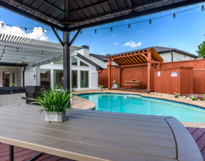Backyard Oasis PingPong 4 Full Baths! Sleeps 20!